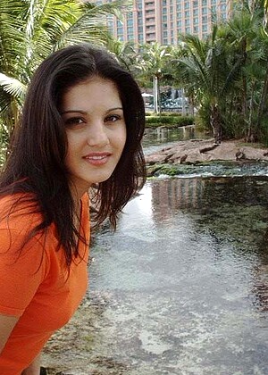 Openlife Sunny Leone Fotongentot Brunette Dengan