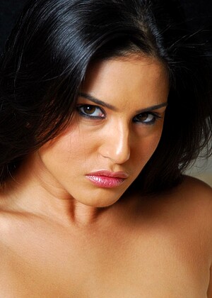 Openlife Sunny Leone Shot Pornstar Biyar