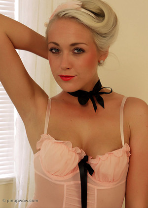 Pinupwow Pinupwow Model Recommend Girl Next Door Basement