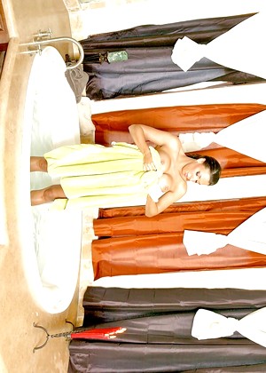 Realwifestories Rachel Starr Admirable Bath Performer