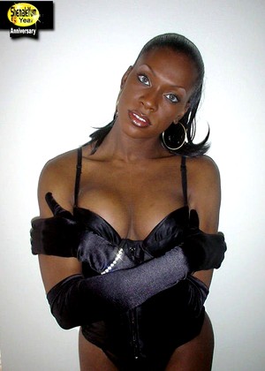 Shemaleyum Shemaleyum Model Real Black Tgirl Hd Version