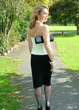 Stilettogirl Stilettogirl Model Squeezing Outdoor Xxxplumper