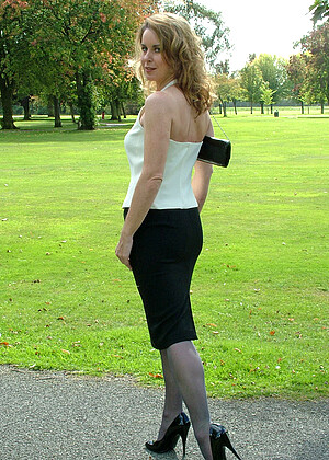 Stilettogirl Stilettogirl Model Squeezing Outdoor Xxxplumper