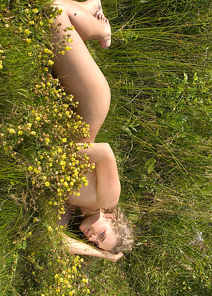 Stunning18 Yarina Gap Naked Outdoors Prn