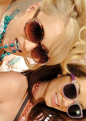 Teenbff Gia Love Teagan Summers Beautifulxxxmobi Glasses Buttwoman