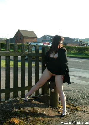Ukflashers Dolly Horny Nude Mobi Image