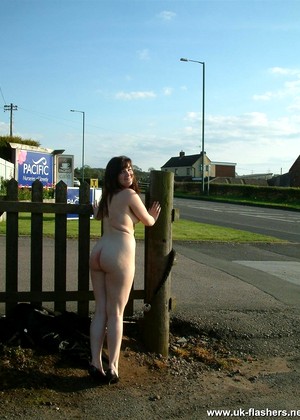 Ukflashers Dolly Horny Nude Mobi Image