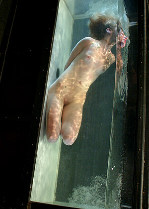 Waterbondage Faye Runaway Felicity Bondage Vampdildo Porn