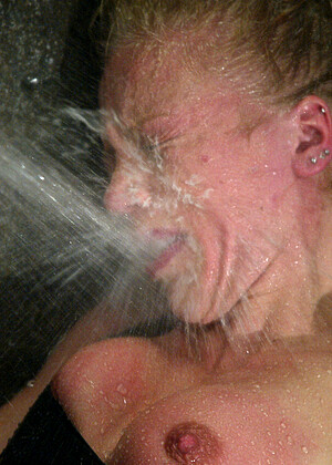 Waterbondage Kylie Wilde Zoe Blonde Photos